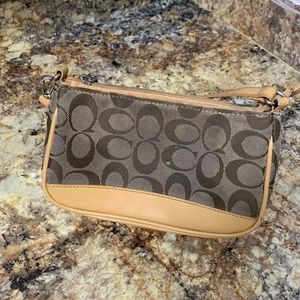 Classic Coach Small Handbag 👜